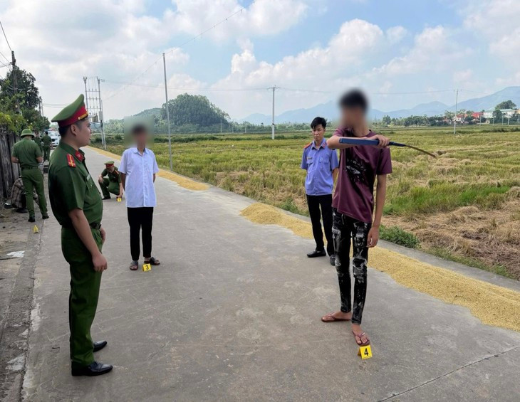 Ném vỏ bao kiếm trong lúc bỏ chạy, một người bị tổn hại 59% sức khỏe- Ảnh 1.