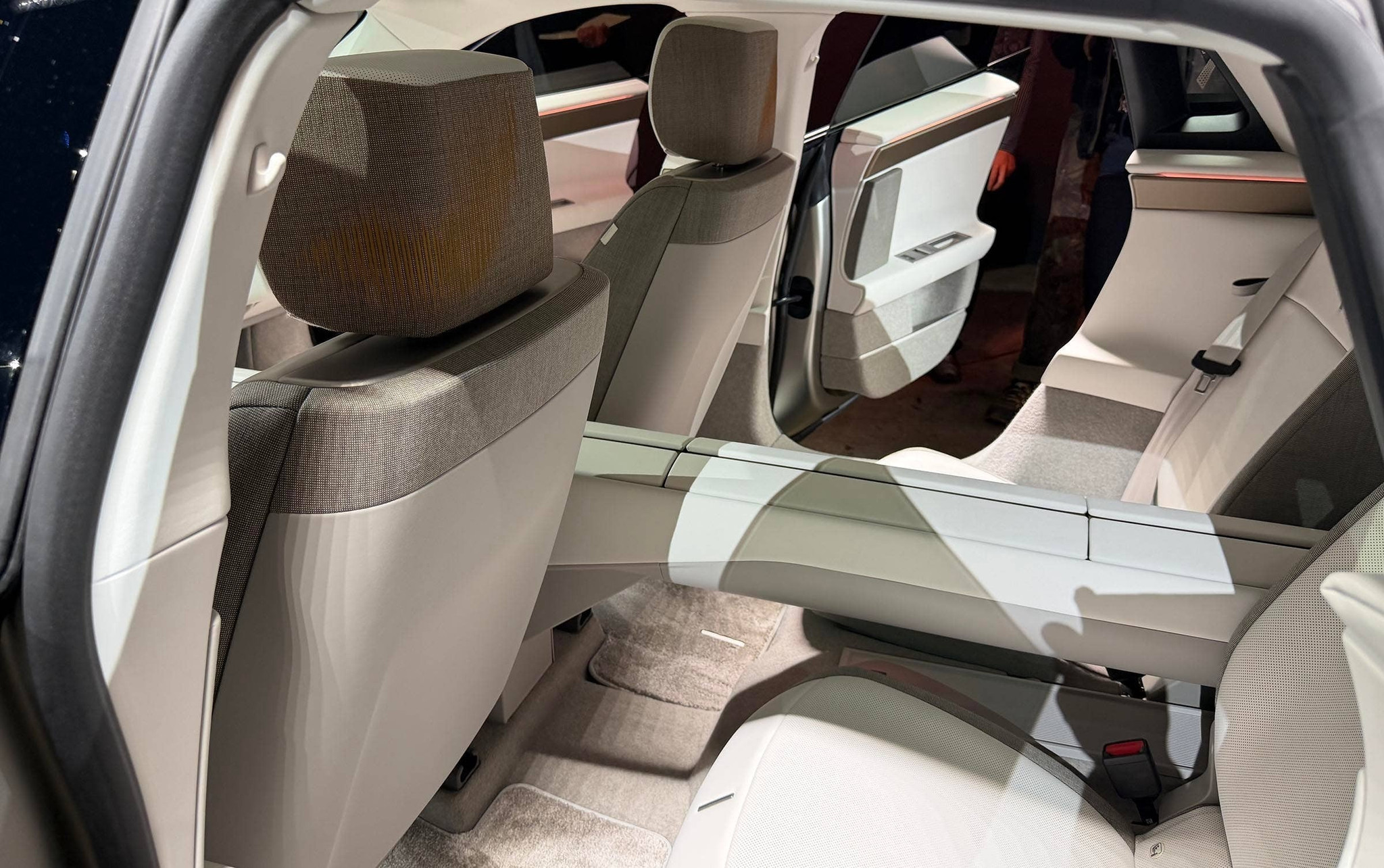 Lộ diện xe điện Jaguar sạc siêu nhanh - 4