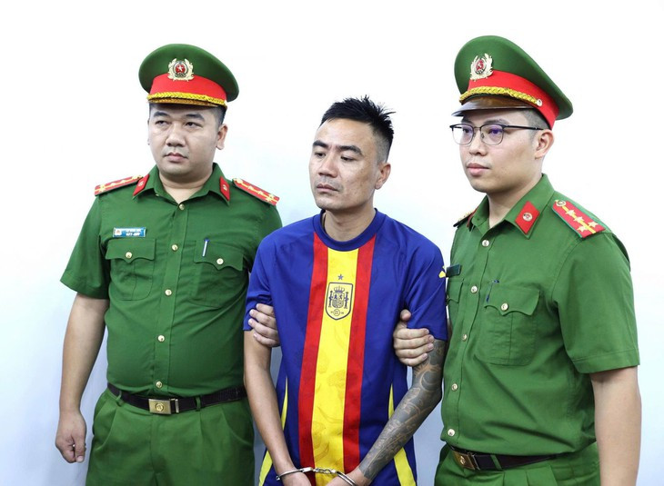 Khởi tố nam thanh niên xúc phạm người đàn ông trông xe ở quán dê- Ảnh 1.