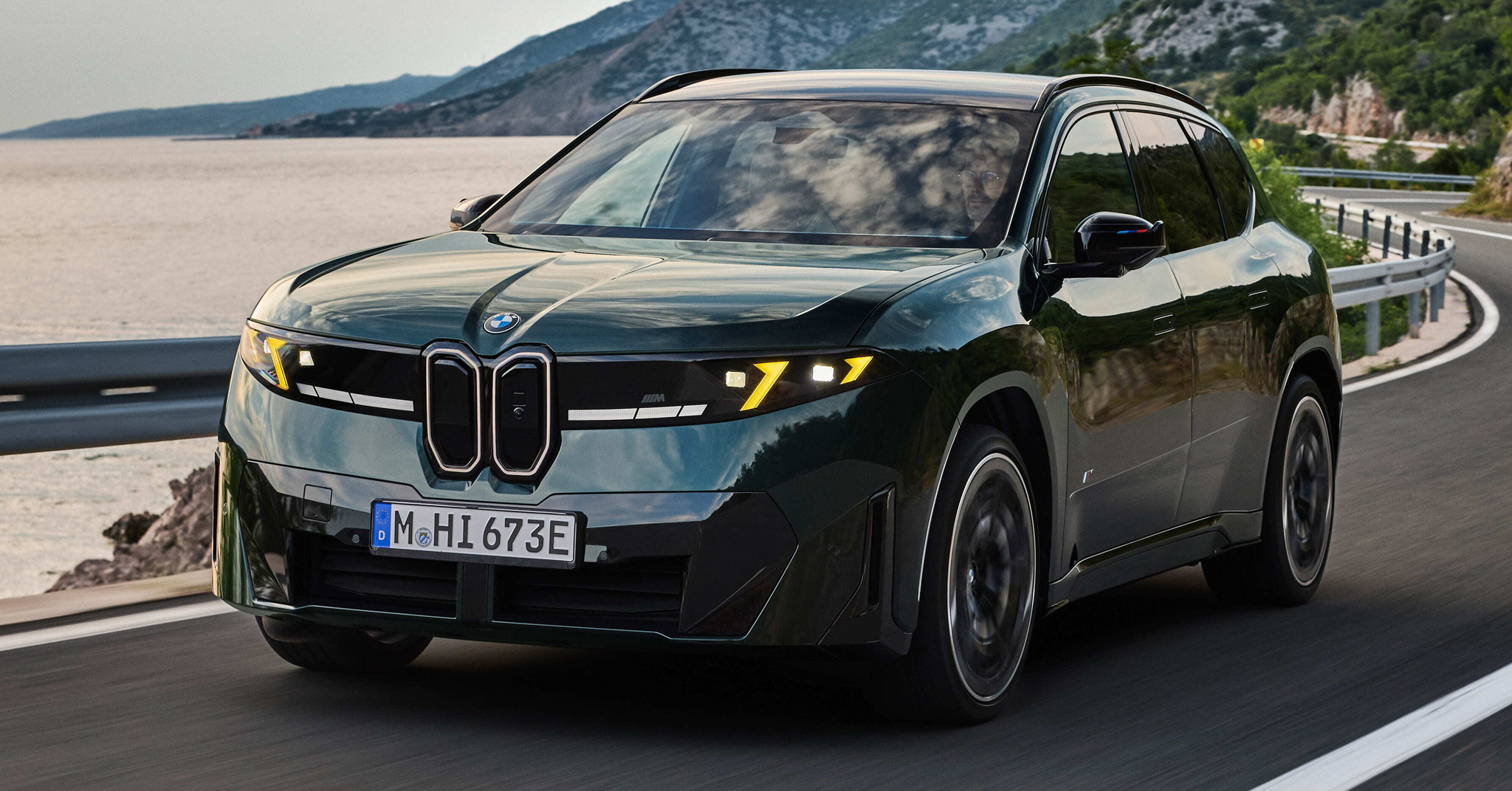 BMW iX3 được bổ sung thêm phiên bản hiệu suất cao.