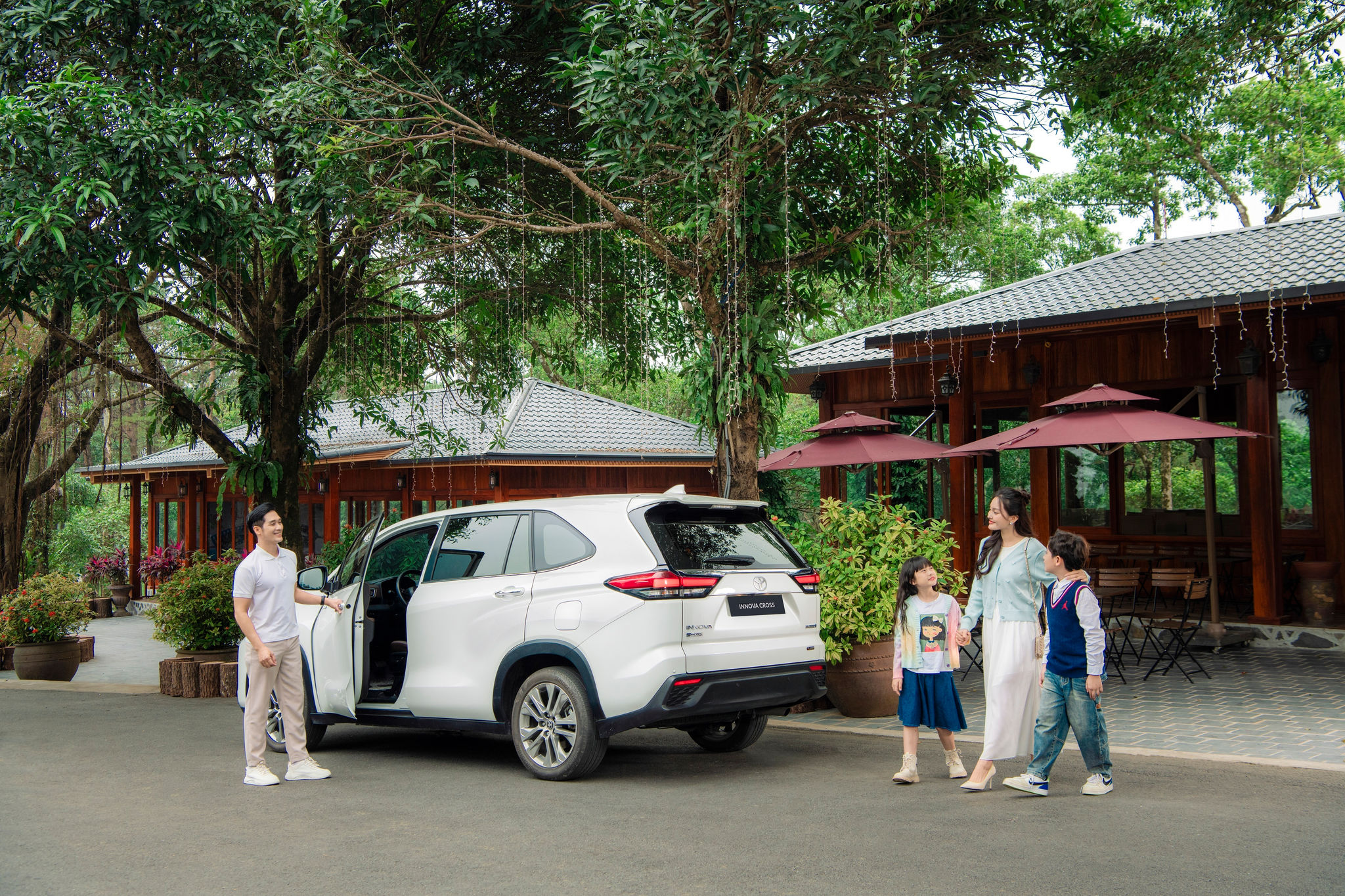 Innova Cross HEV - lựa chọn thực dụng cho gia đình.