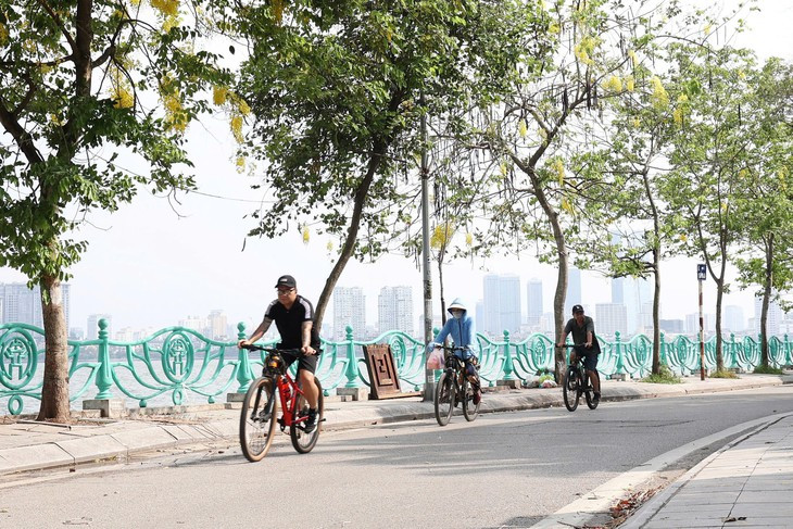 Miền Bắc duy trì ngày nắng, miền Trung mưa dông- Ảnh 1.
