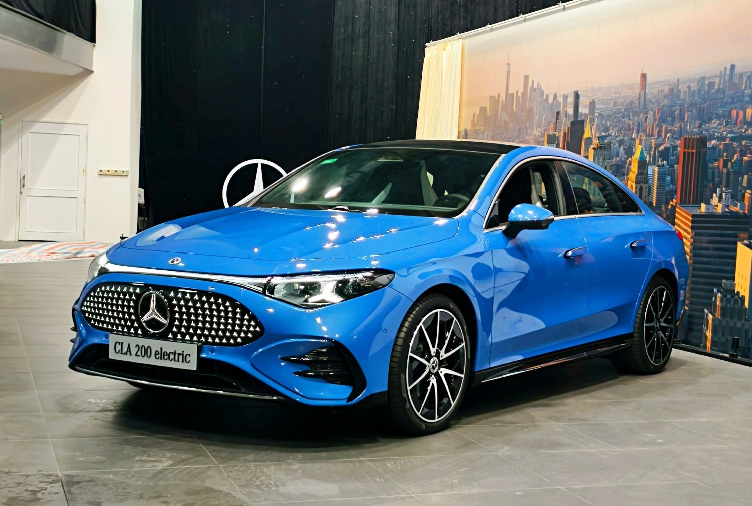Mercedes-Benz CLA 200 electric là mẫu xe thuần điện lần đầu xuất hiện tại Việt Nam. (Ảnh: MBV)