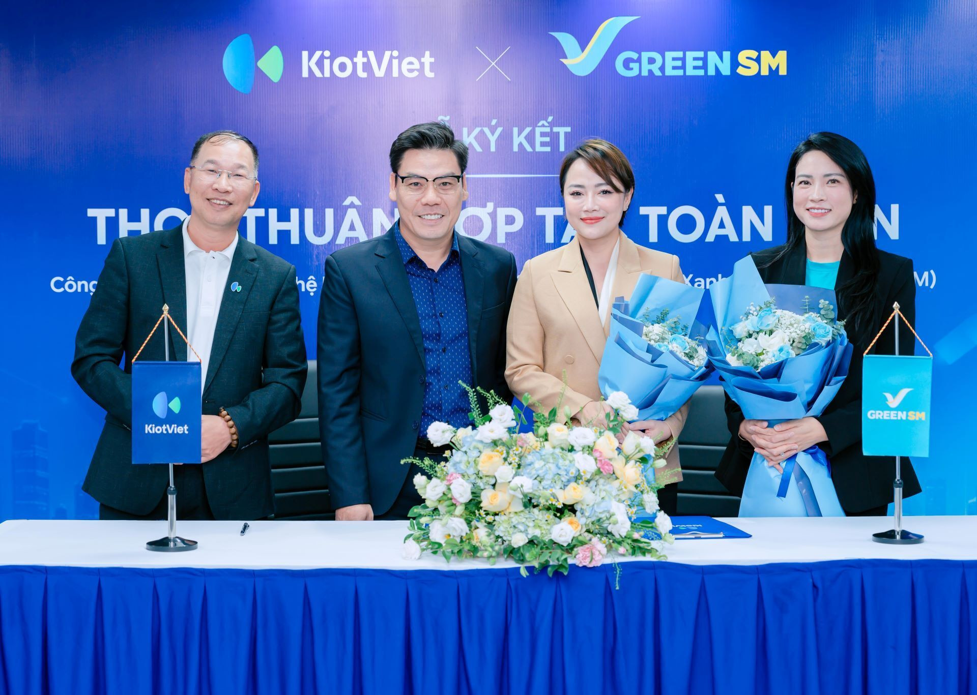 Đại diện Green SM và KiotViet tại Lễ ký kết.