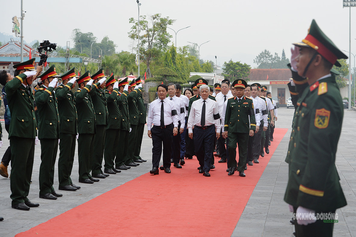 Trang nghiêm lễ truy điệu, an táng 93 hài cốt liệt sĩ tại Vị Xuyên - Ảnh 2.
