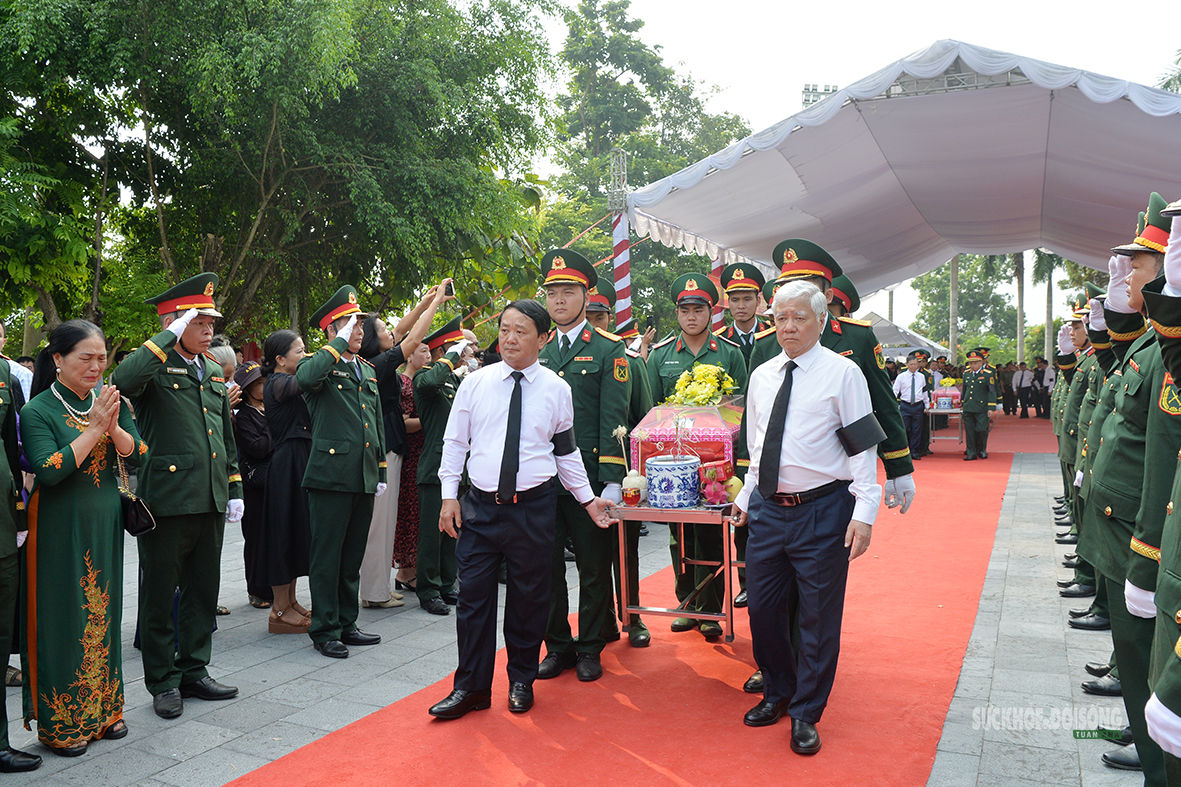 Trang nghiêm lễ truy điệu, an táng 93 hài cốt liệt sĩ tại Vị Xuyên - Ảnh 5.