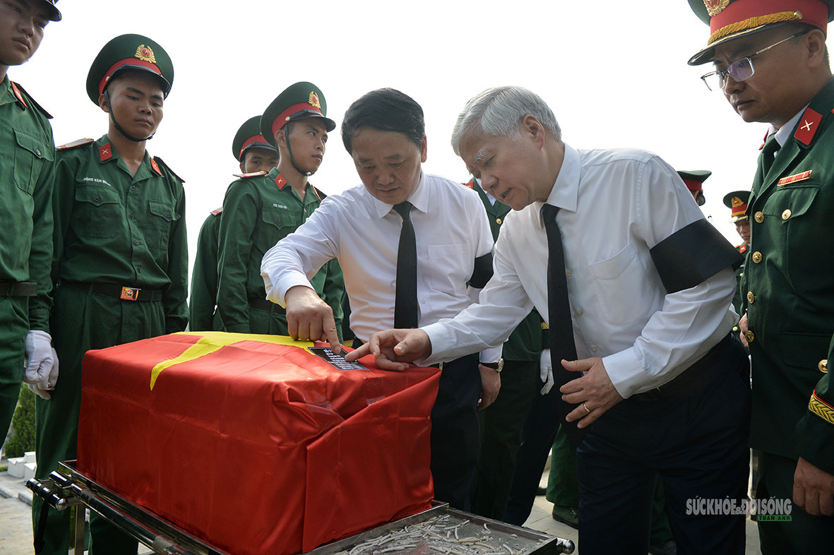 Trang nghiêm lễ truy điệu, an táng 93 hài cốt liệt sĩ tại Vị Xuyên - Ảnh 6.