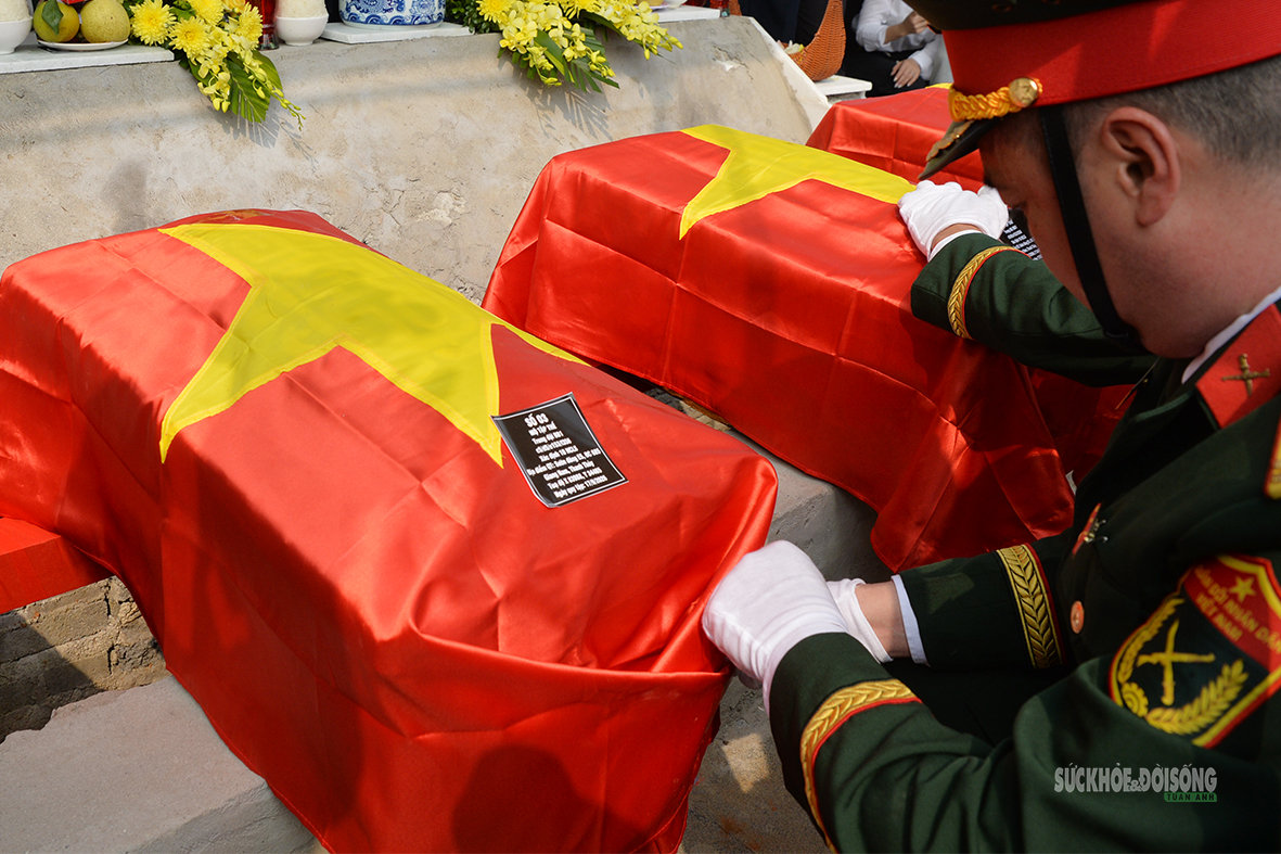 Trang nghiêm lễ truy điệu, an táng 93 hài cốt liệt sĩ tại Vị Xuyên - Ảnh 8.