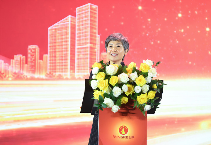 Bà Thái Thị Thanh Hải, Phó Chủ tịch Tập đoàn Vingroup kiêm Phó Chủ tịch VinFast toàn cầu, công bố chính sách dành cho các nhà cung cấp. (Ảnh: BTC)