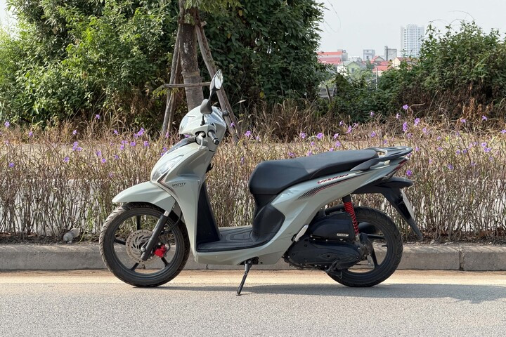 Động cơ eSP cùng tính năng ngắt động cơ tạm thời Idling Stop là yếu tố cốt lõi giúp Honda Vision tối ưu lượng xăng tiêu thụ trong điều kiện giao thông đô thị. (Ảnh: NVCC)