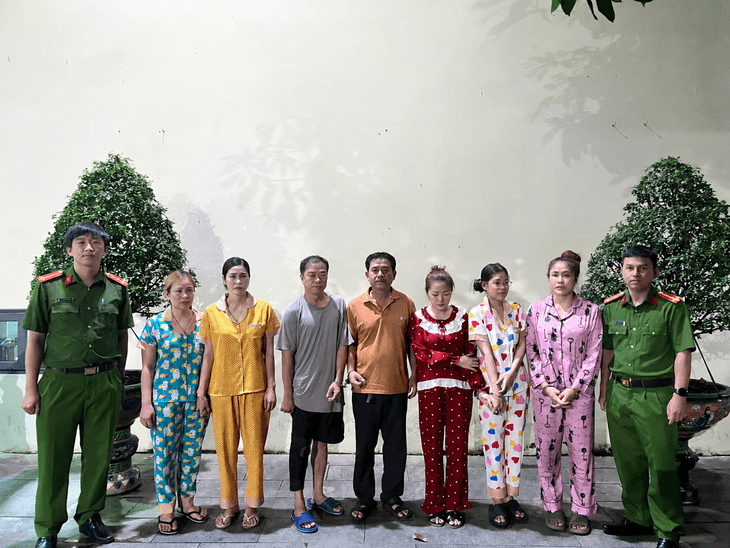 Từ hoạt động mại dâm tại quán karaoke, lộ đường dây đánh bạc, cá độ khủng- Ảnh 2.