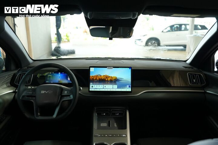 Bên trong khoang lái của BYD Sealion 5 DM-i Super Hybrid. (Ảnh: Hùng Cường)