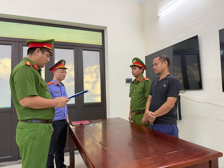 Ác mộng của 2 cháu bé liên tục bị bố đẻ hành hạ, ngược đãi - Ảnh 1.