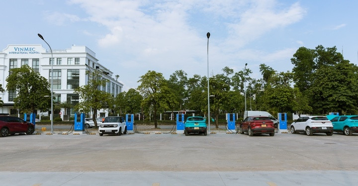 Mục sở thị trạm sạc ô tô điện lớn nhất Việt Nam tại Hà Nội - 2