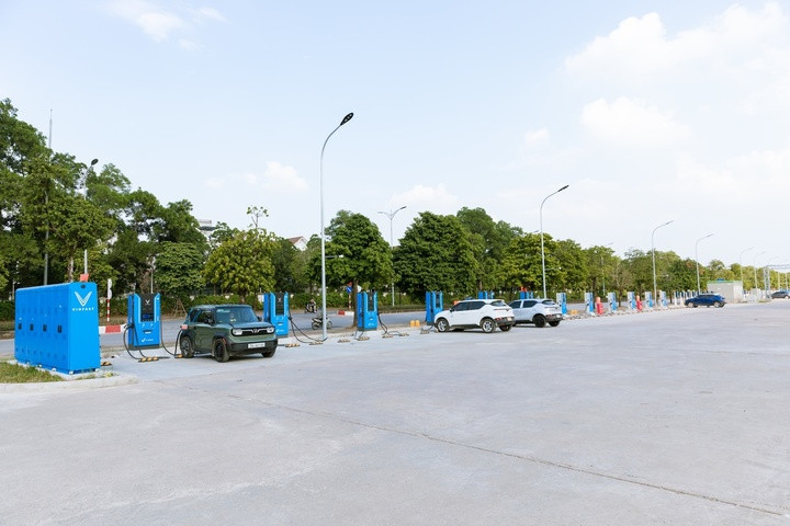 Mục sở thị trạm sạc ô tô điện lớn nhất Việt Nam tại Hà Nội - 5