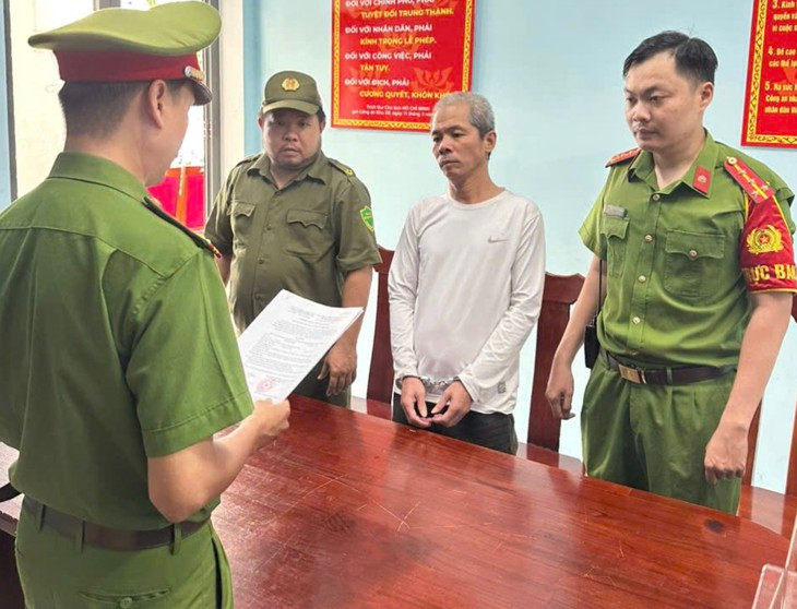 Bắt 2 đối tượng chuyên trộm điện thoại của người tắm biển ở Đà Nẵng - Ảnh 1.