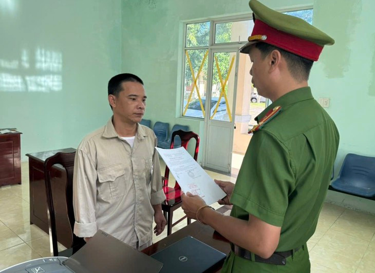 Bắt 2 đối tượng chuyên trộm điện thoại của người tắm biển ở Đà Nẵng - Ảnh 2.