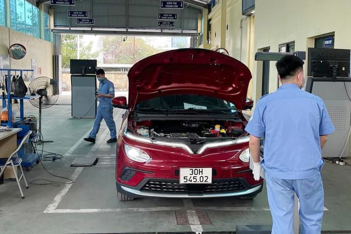 Bộ Xây dựng đề xuất siết chặt việc kiểm định hệ thống đèn trên xe.