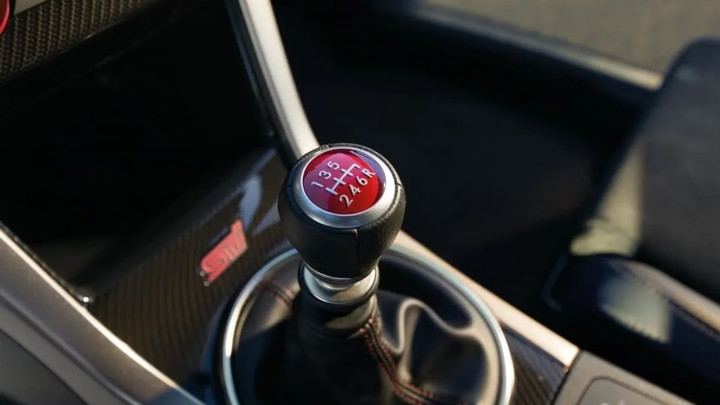 Subaru WRX mới sẽ được trang bị trở lại hệ truyền động số sàn.