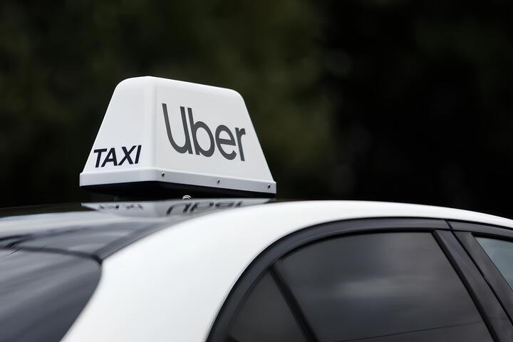 Uber hỗ trợ tài xế công nghệ với gói hỗ trợ bảo hiểm “Partner Support”. (Ảnh: Cleverland)