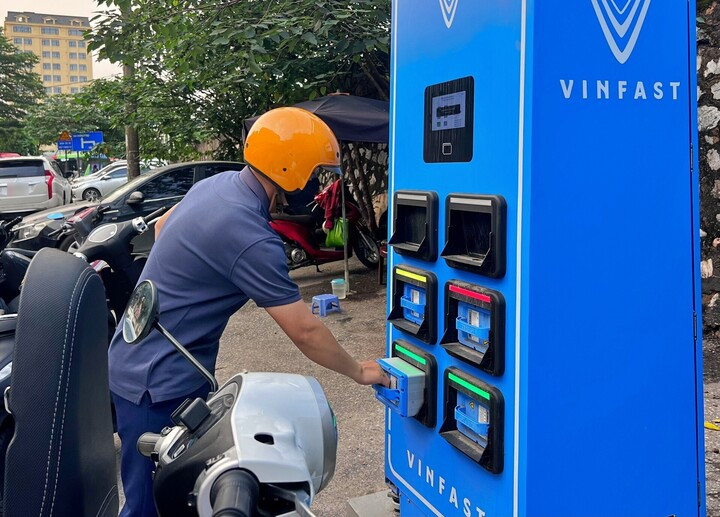 Đổi pin nhanh, không phụ thuộc chỗ sạc cho xe máy điện VinFast ở chung cư - 2