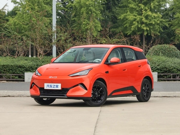 BYD Dolphin 2027 được trang bị công nghệ Flash Charging cho phép sạc từ 10% lên 70% trong vòng 5 phút.