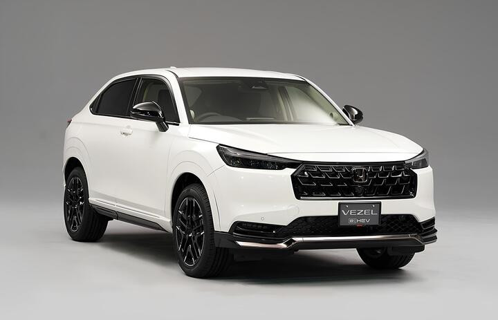 Honda HR-V 2027 được bổ sung thêm gói trang trí Black Sport Style, mang lại cho xe một phong cách mạnh mẽ hơn.