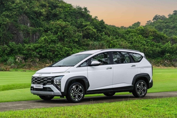 Chọn Hyundai Stargazer X hay Suzuki XL7 hybrid trong tầm giá 600 triệu đồng? - 1