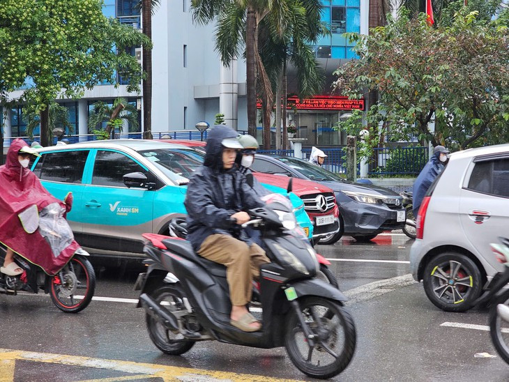 Không khí lạnh yếu khiến một vài nơi xuất hiện mưa dông - Ảnh 1.