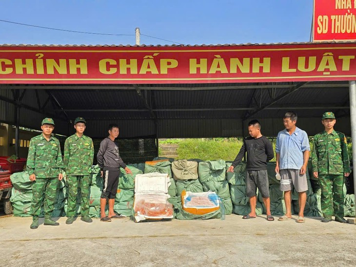Quảng Ninh: Phát hiện hơn 6 tấn thực phẩm đông lạnh không rõ nguồn gốc- Ảnh 1.