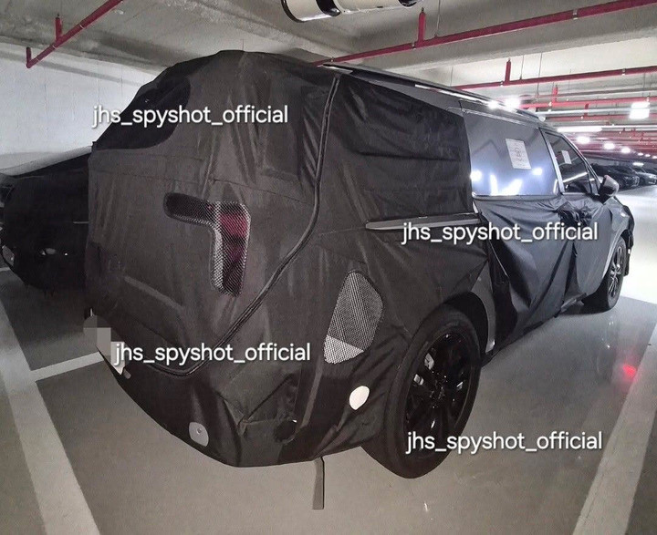 Kia Carnival thế hệ thứ 5 hiện đang được chạy thử tại Hàn Quốc. (Ảnh: jhs_spyshot_official)