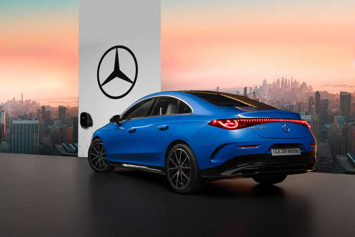 Chốt giá bán Mercedes-Benz CLA 200 Electric tại Việt Nam - 2