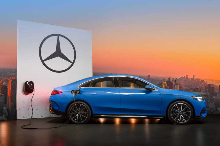 Chốt giá bán Mercedes-Benz CLA 200 Electric tại Việt Nam - 8