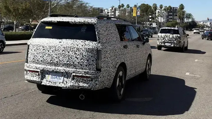Thiết kế đèn hậu gây tranh cãi của Hyundai Santa Fe trước đây dự kiến sẽ được thay đổi. (Ảnh: Jalopnik)