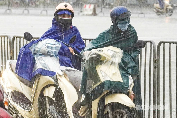 Miền Bắc mưa dông, trời se lạnh- Ảnh 1.