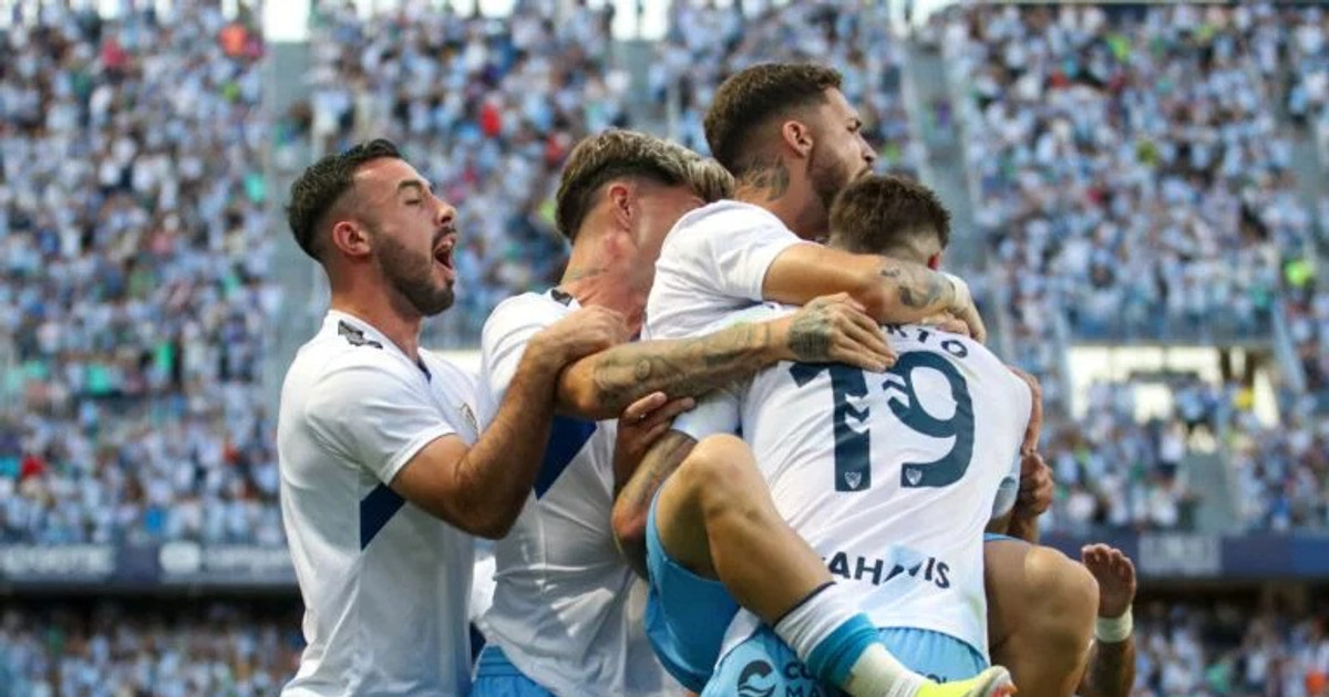 Malaga đánh bại Almeria 2-1, chính thức trở lại La Liga sau ...