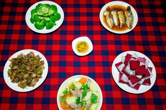 Không thể ngờ, bữa cơm 5 món hấp dẫn, sang chảnh cho cả nhà này lại chỉ có giá 115 nghìn