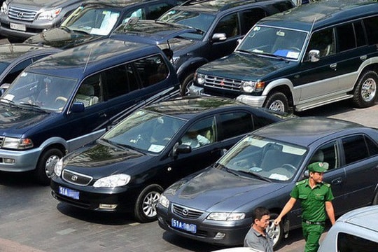 Người nhà Bộ trưởng có được dùng xe biển xanh?