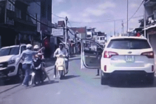 Tài xế ôtô đánh phụ nữ đã đến nhà nạn nhân xin lỗi