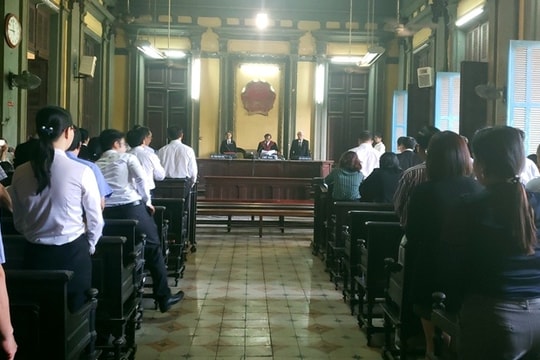 Sáng nay xét xử vụ ly hôn của ông chủ cà phê Trung Nguyên