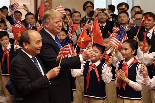 Thượng đỉnh Mỹ - Triều Tiên: Ông Donald Trump gặp Thủ tướng Nguyễn Xuân Phúc