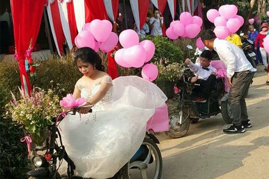 Nghẹn ngào với khoảnh khắc đám cưới của đôi uyên ương khuyết tật
