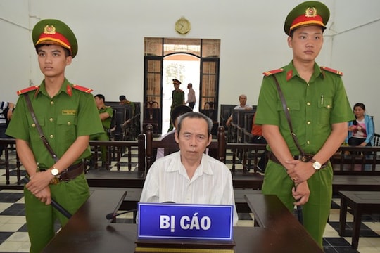 Cụ ông 65 tuổi lãnh án 16 năm tù tội hiếp dâm trẻ em