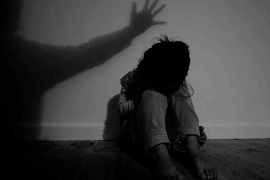 Làm rõ vụ bé gái 13 tuổi bị hàng xóm xâm hại đến mang thai 7 tuần