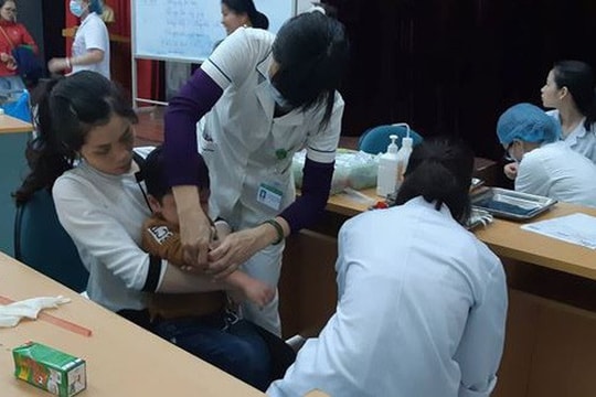 Nghi ăn thịt lợn nhiễm sán, 400 trẻ mầm non từ Bắc Ninh về Hà Nội xét nghiệm