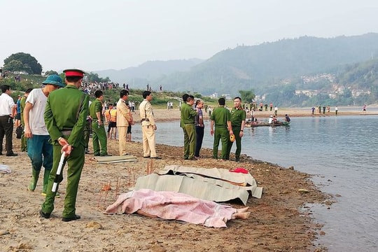 7 học sinh cấp 2 chết đuối thương tâm trên sông Đà