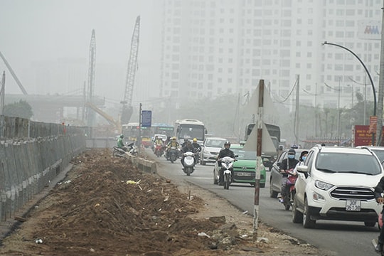 Ảnh: Tuyến đường ngoại giao vẫn tồn tại nhiều bất cập 3 năm thi công