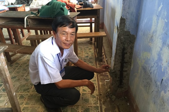 Quảng Ngãi: Trường xuống cấp nghiêm trọng do nổ mìn thi công cảng biển