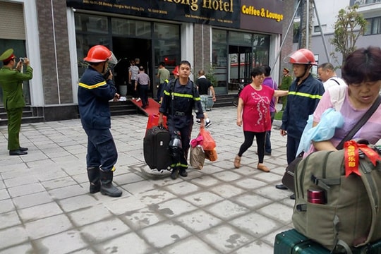 Giải cứu thành công 5 du khách Trung Quốc trong vụ cháy khách sạn ở Hạ Long