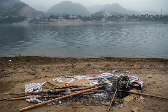 Ảnh: Cận cảnh bãi tắm oan nghiệt đoạt mạng 8 học sinh ở Hòa Bình